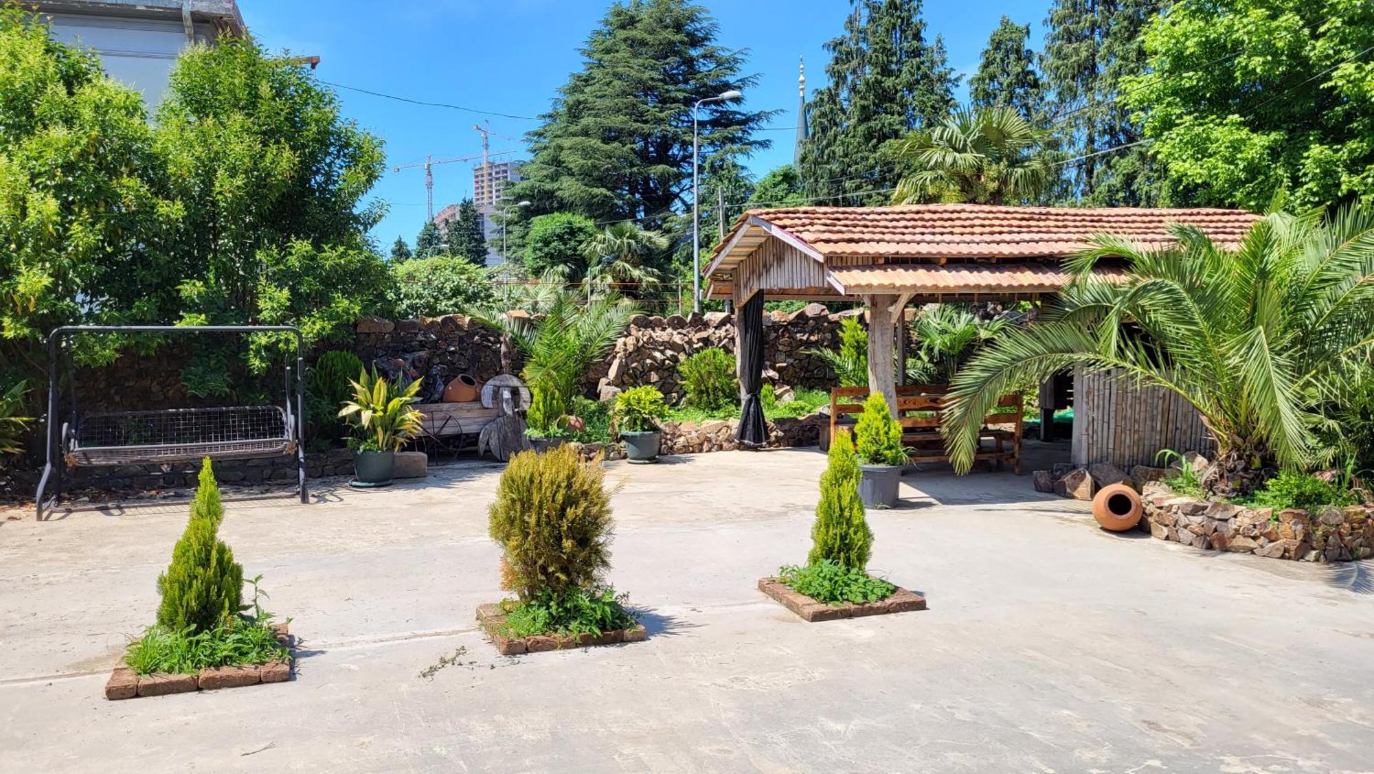 Guesthouse Gocha Beridze Batoemi Buitenkant foto